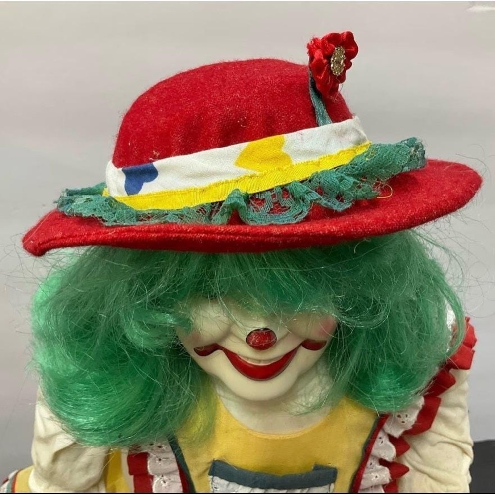 Vintage Center Ring Collection Mama Clown Porcelain Doll 15" Hair W/ Hat - Picture 2 of 9